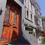 Rastoni - Helvetia Ξενοδοχείο *