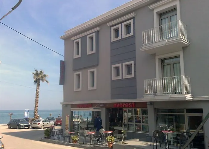 Rastoni - Helvetia Hotell *